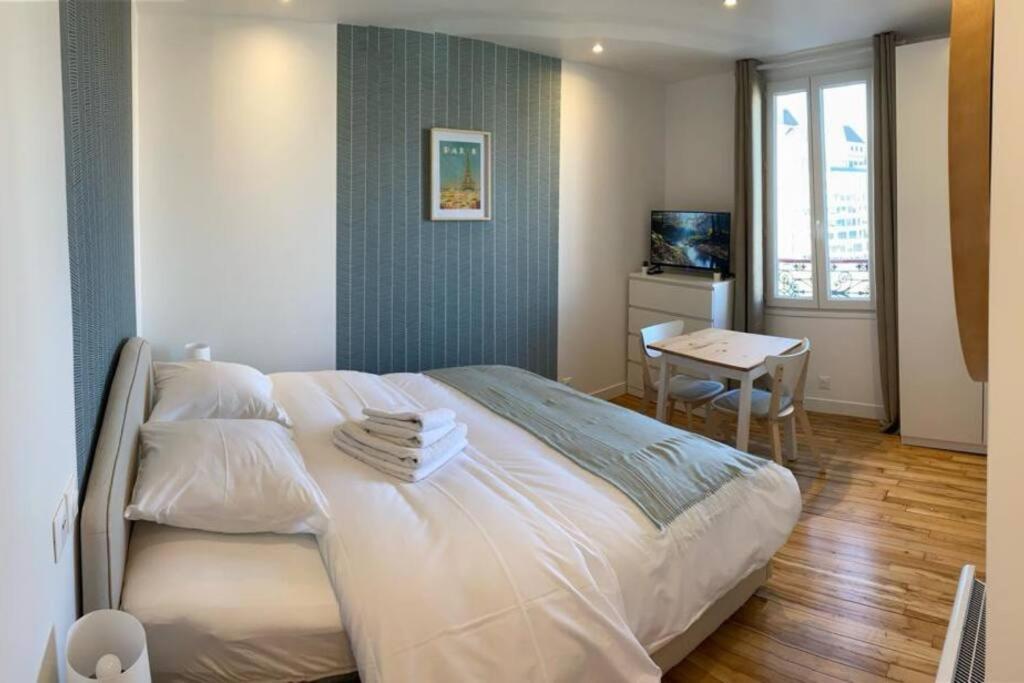 Studio Number 10 Pantin Bagian luar foto