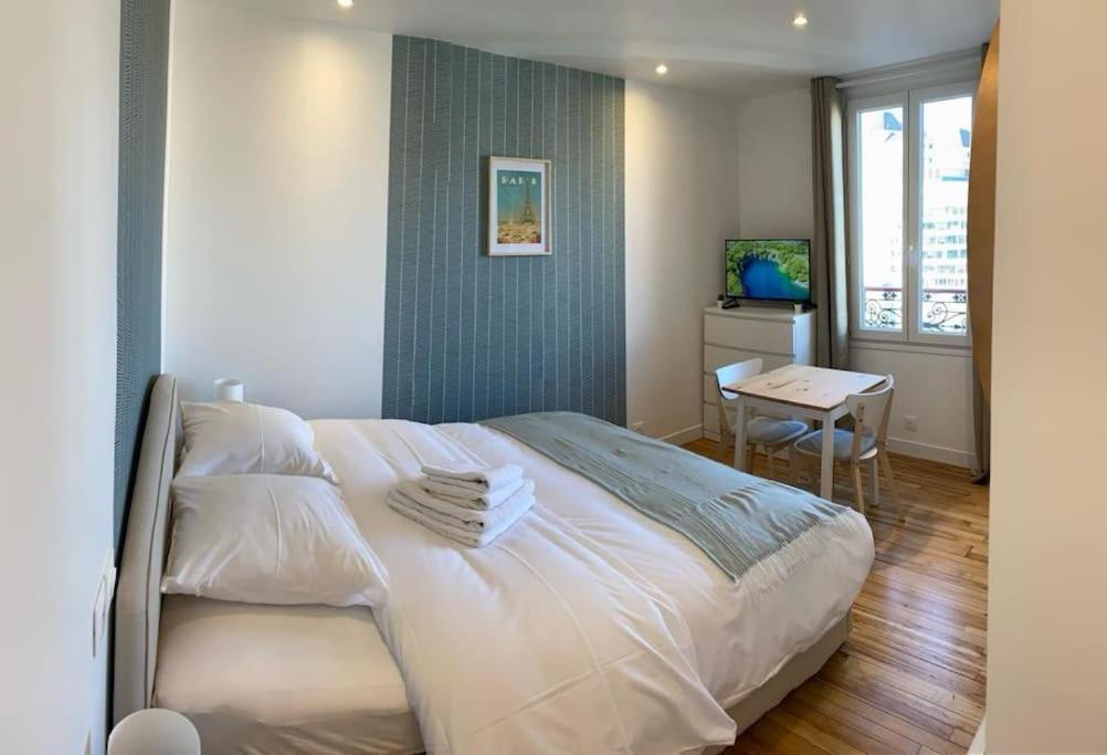 Studio Number 10 Pantin Bagian luar foto