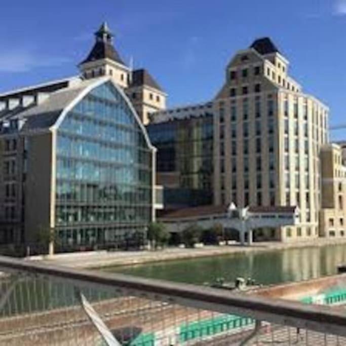 Studio Number 10 Pantin Bagian luar foto